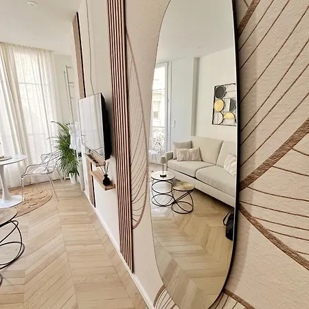 Апартаменты Sur La Promenade Des