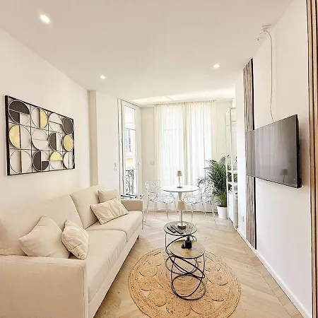 Sur La Promenade Des Apartment *