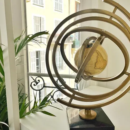 Apartment Sur La Promenade Des Nice