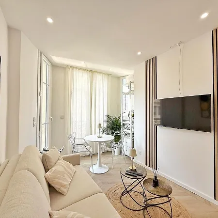 Sur La Promenade Des Apartment