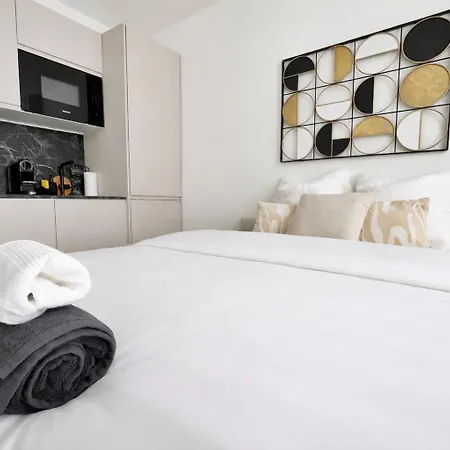 Sur La Promenade Des アパート