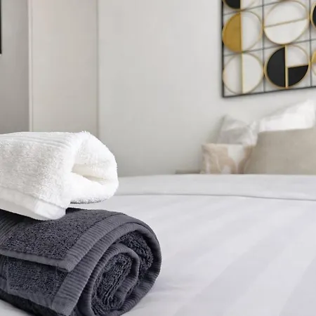 Sur La Promenade Des *