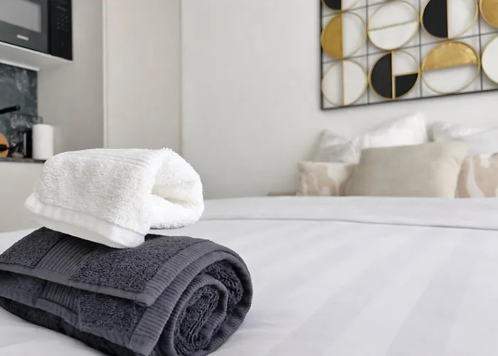 Sur La Promenade Des *