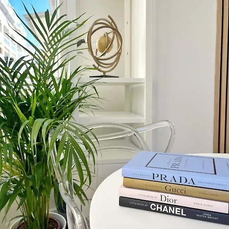 Sur La Promenade Des Nice