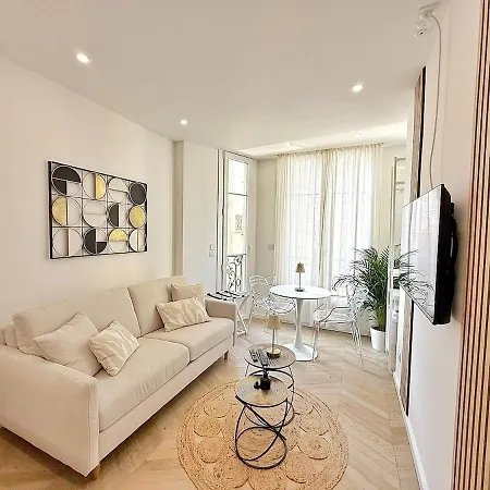 Sur La Promenade Des Nice